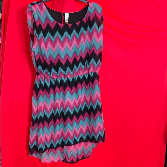 No Boundaries Bright Chevron Print Sleeveless Dress. - Picture 1 of 5